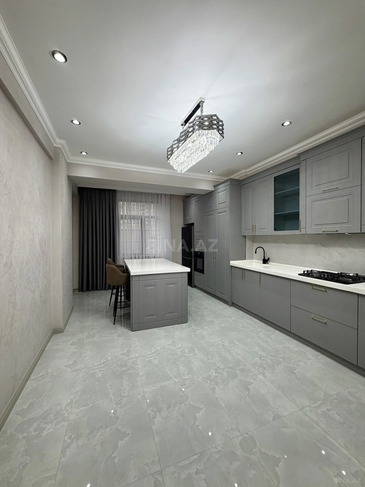 Satılır 3 otaqlı mənzil 138 m²