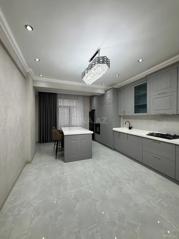 Satılır 3 otaqlı mənzil 138 m²