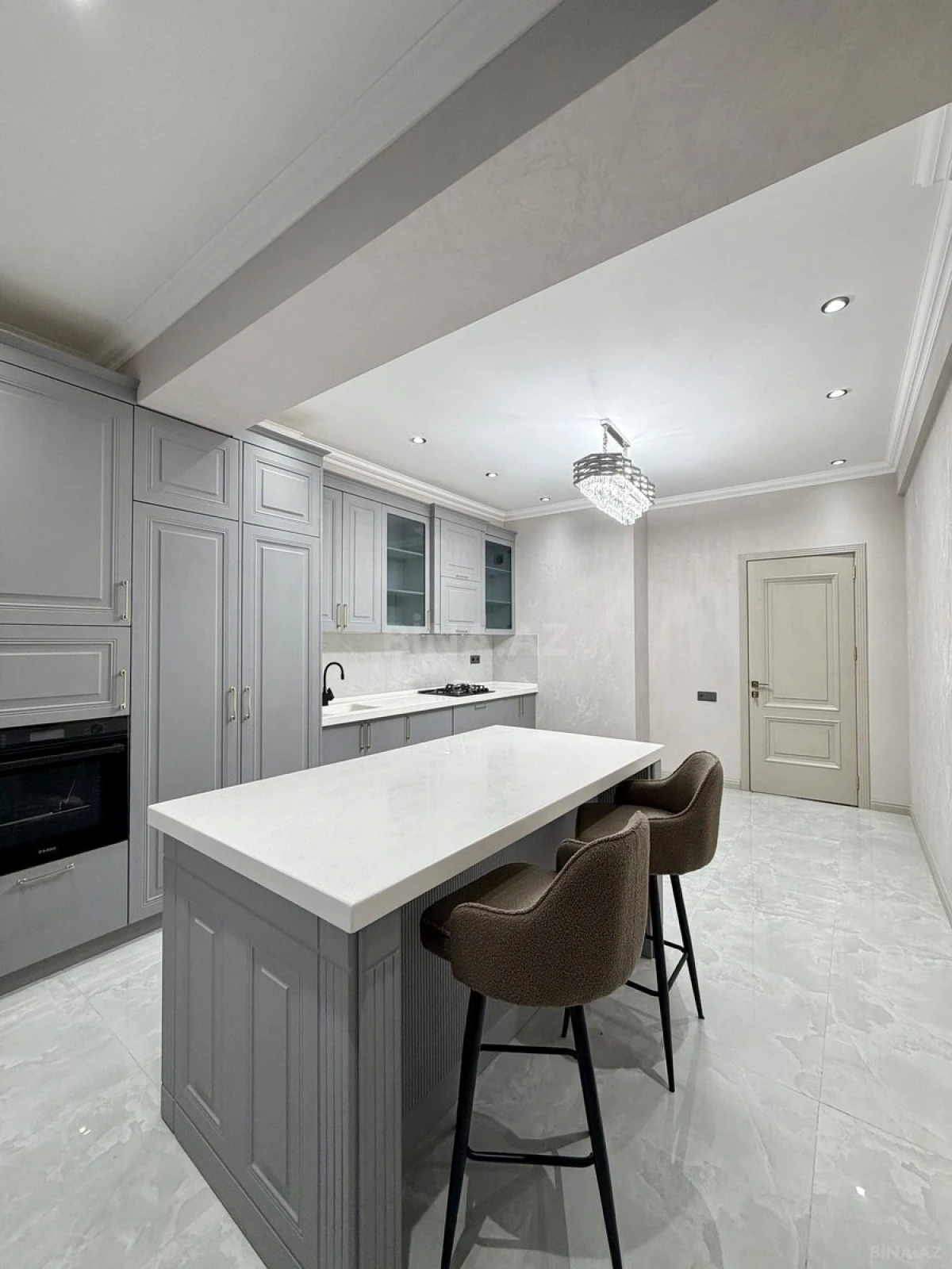 Satılır 3 otaqlı mənzil 138 m²