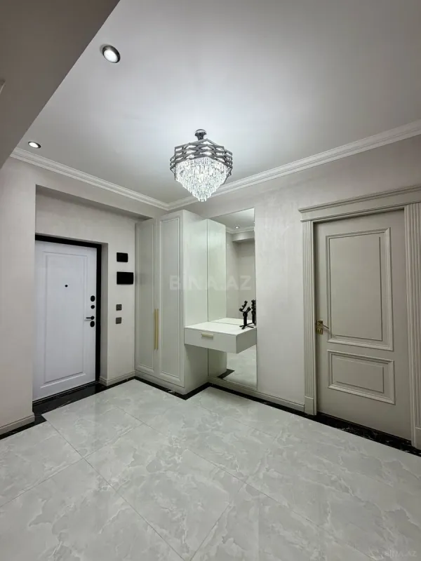 Satılır 3 otaqlı mənzil 138 m²