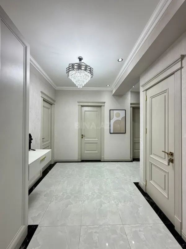 Satılır 3 otaqlı mənzil 138 m²