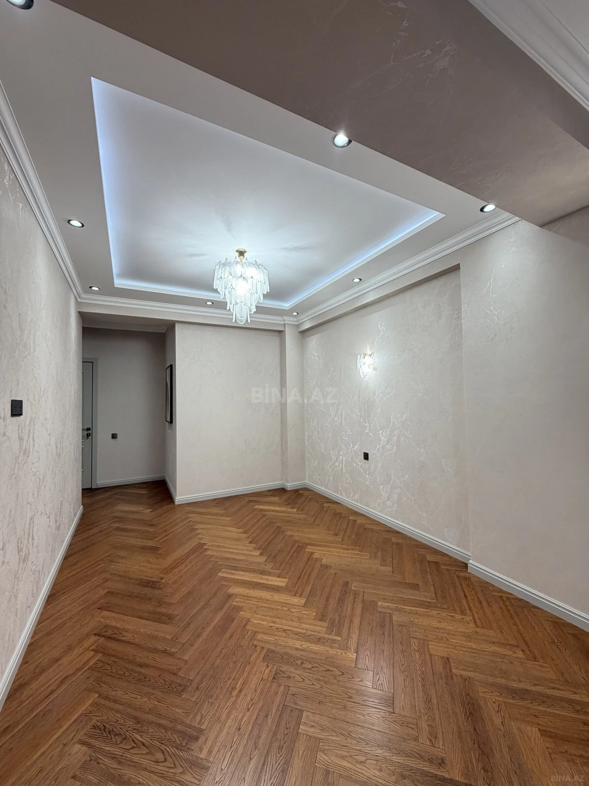 Satılır 3 otaqlı mənzil 138 m²