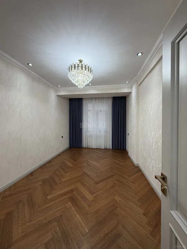 Satılır 3 otaqlı mənzil 138 m²