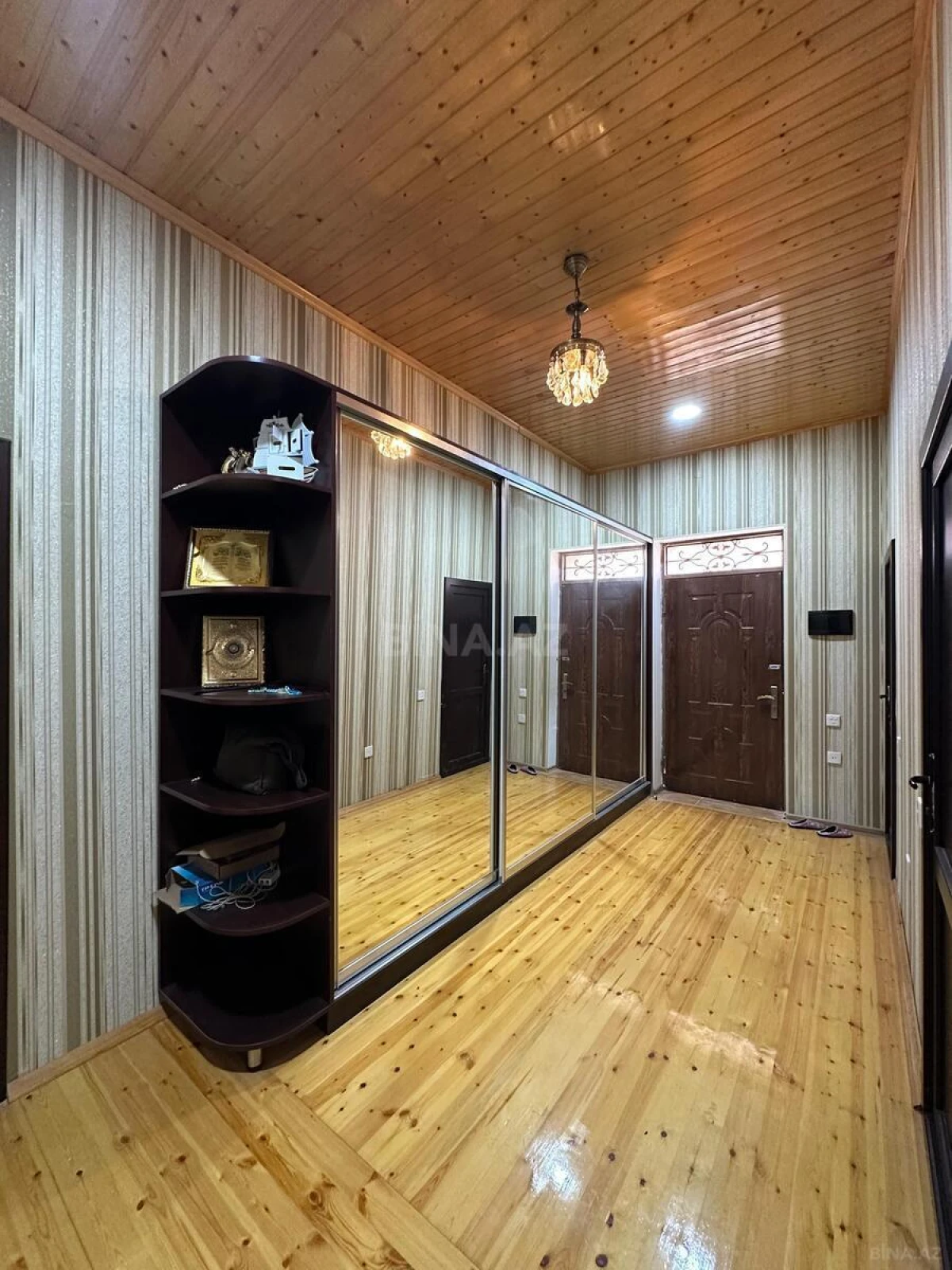 Satılır 4 otaqlı həyət evi 280 m²