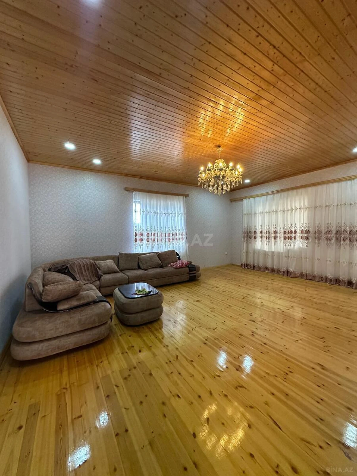 Satılır 4 otaqlı həyət evi 280 m²