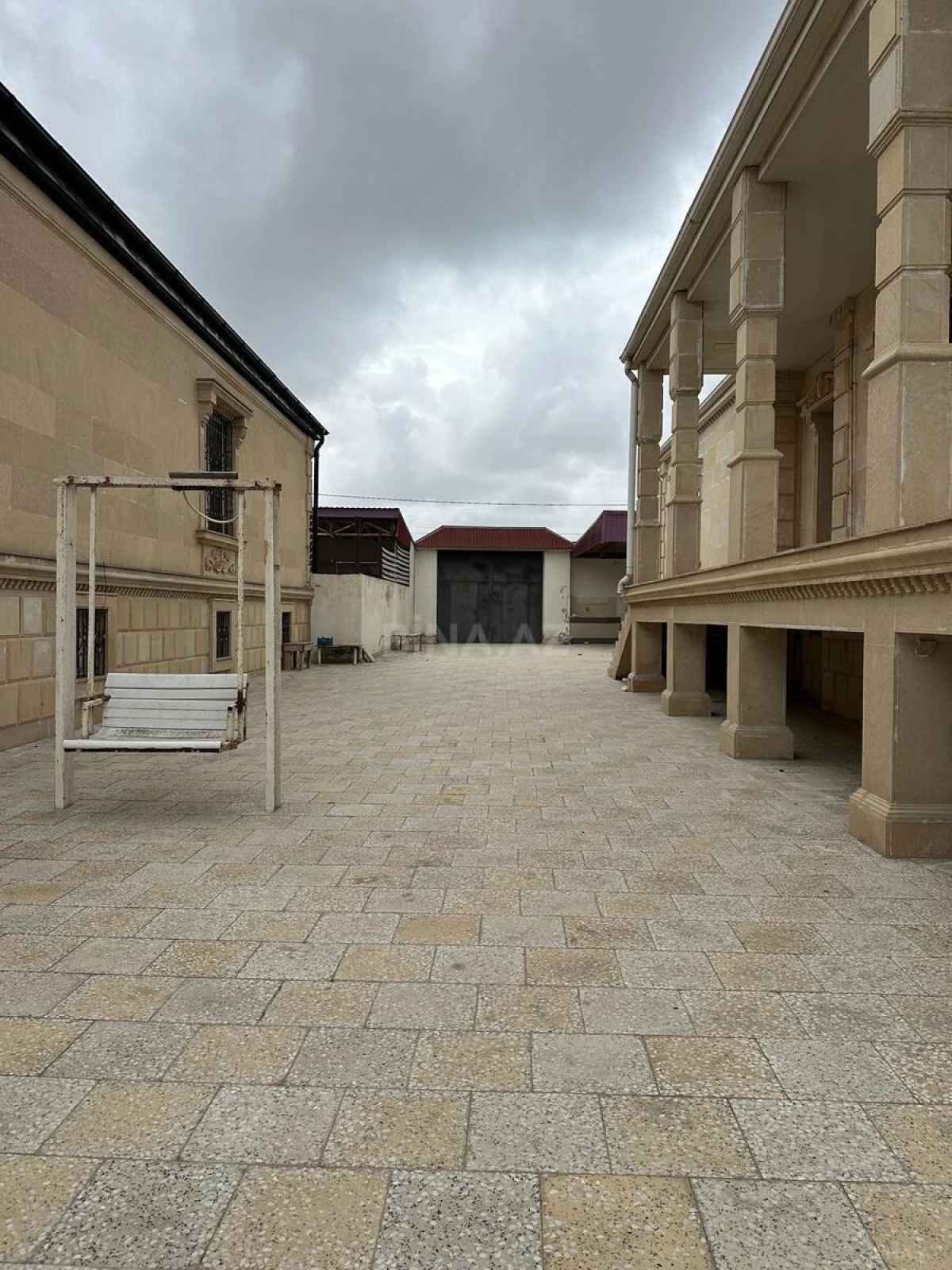 Satılır 4 otaqlı həyət evi 280 m²