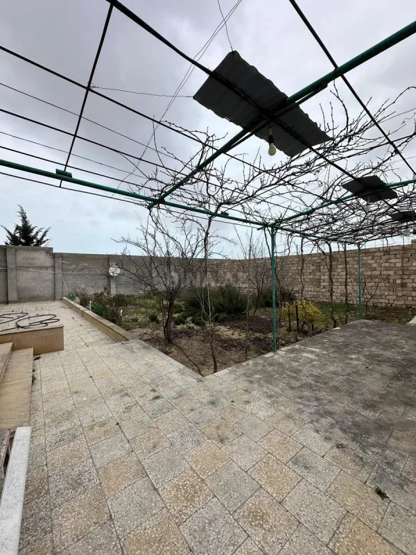 Satılır 4 otaqlı həyət evi 280 m²