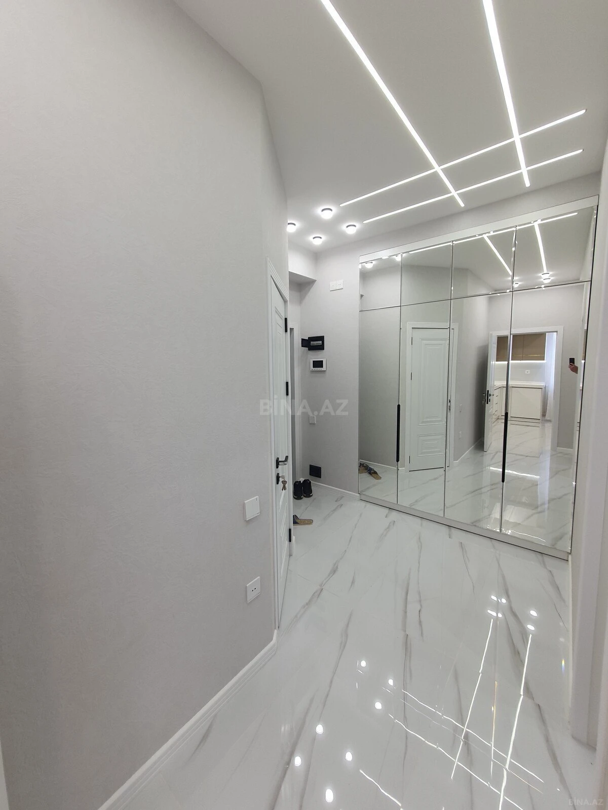 Satılır 2 otaqlı mənzil 70 m²