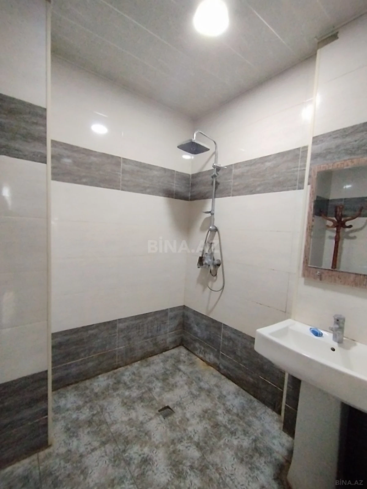 Kirayə verilir 2 otaqlı mənzil 75 m²
