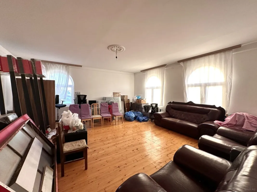 Satılır 12 otaqlı həyət evi 300 m²