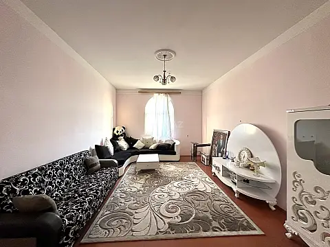 Satılır 12 otaqlı həyət evi 300 m²