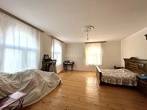 Satılır 12 otaqlı həyət evi 300 m²