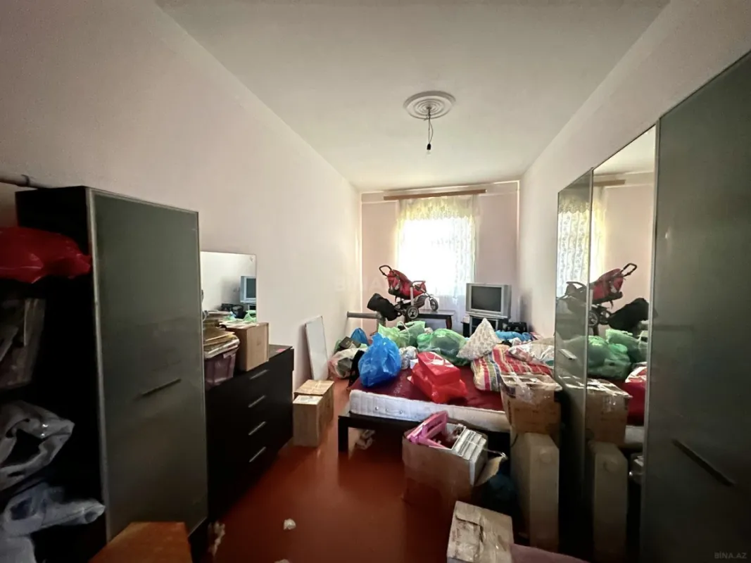 Satılır 12 otaqlı həyət evi 300 m²