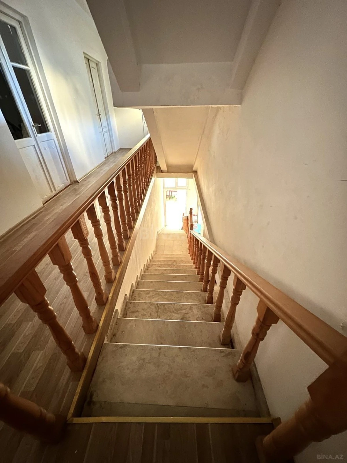 Satılır 12 otaqlı həyət evi 300 m²