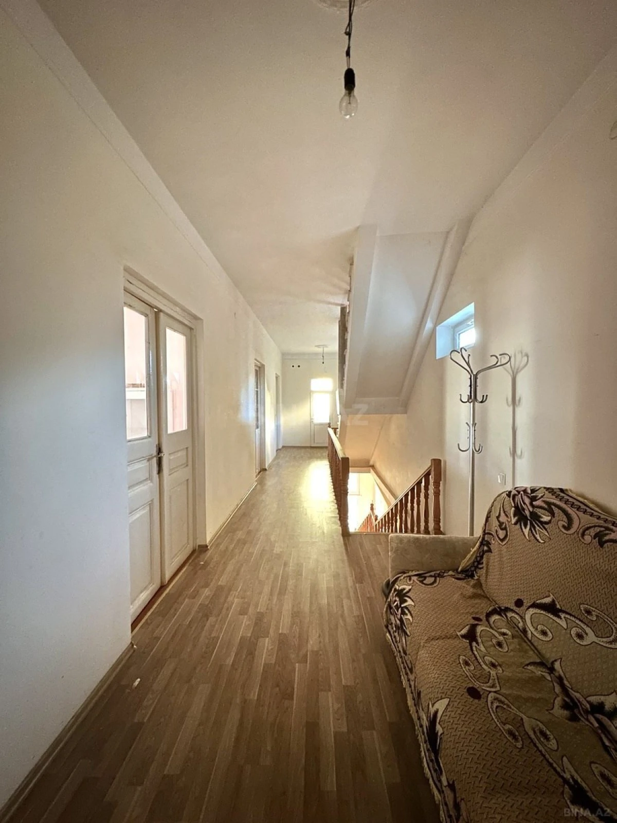 Satılır 12 otaqlı həyət evi 300 m²