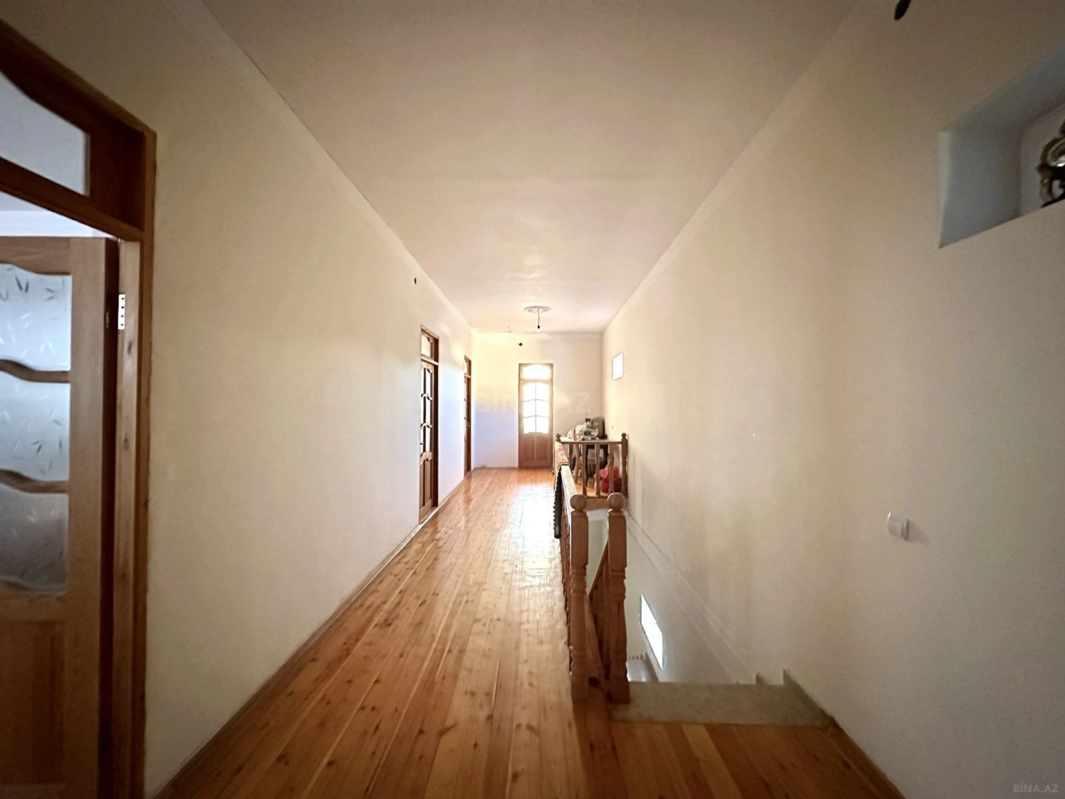 Satılır 12 otaqlı həyət evi 300 m²