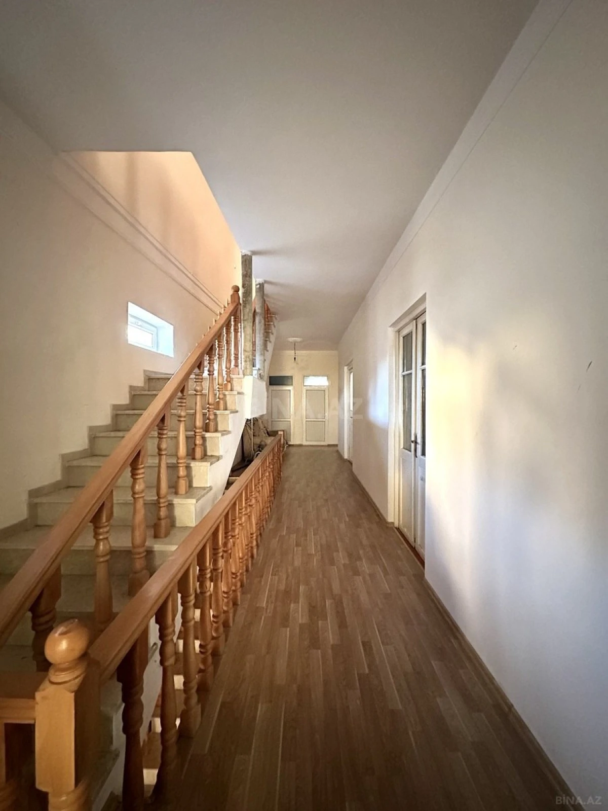 Satılır 12 otaqlı həyət evi 300 m²