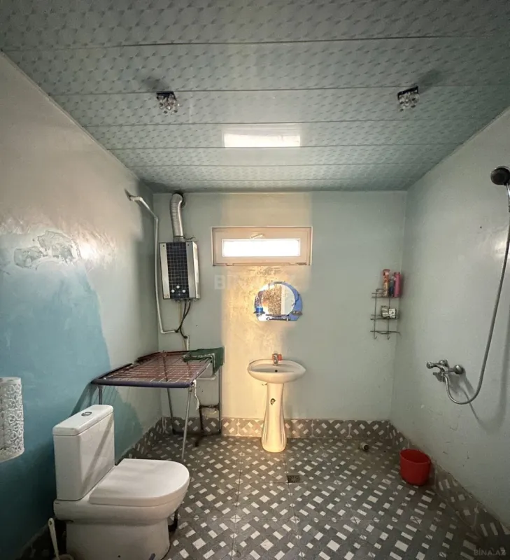 Satılır 12 otaqlı həyət evi 300 m²