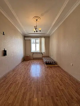 Satılır 4 otaqlı mənzil 178 m²