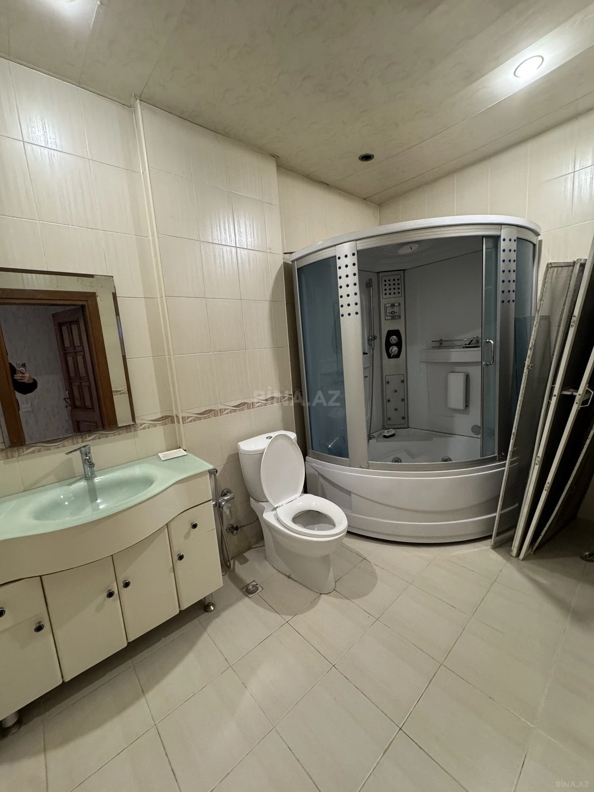 Satılır 4 otaqlı mənzil 178 m²