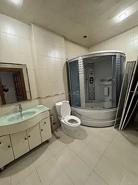 Satılır 4 otaqlı mənzil 178 m²