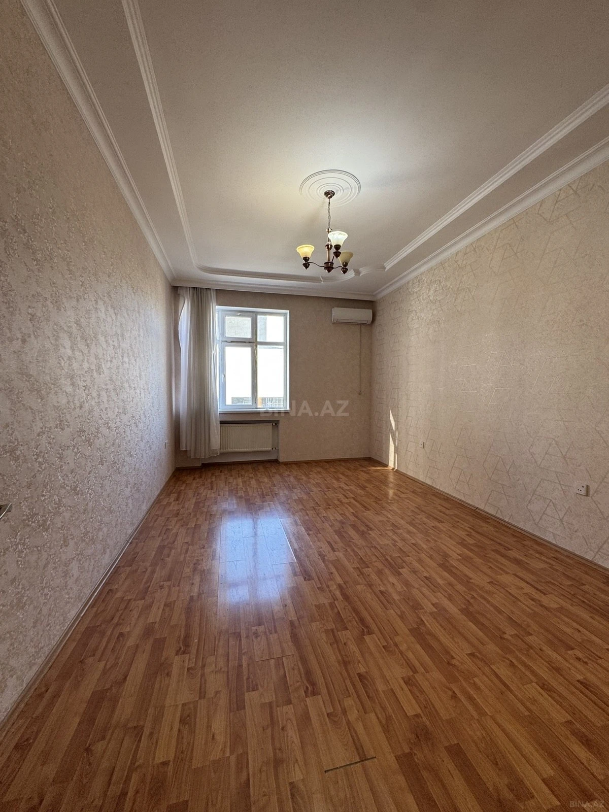 Satılır 4 otaqlı mənzil 178 m²