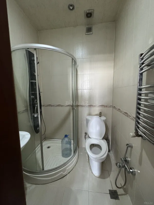 Satılır 4 otaqlı mənzil 178 m²