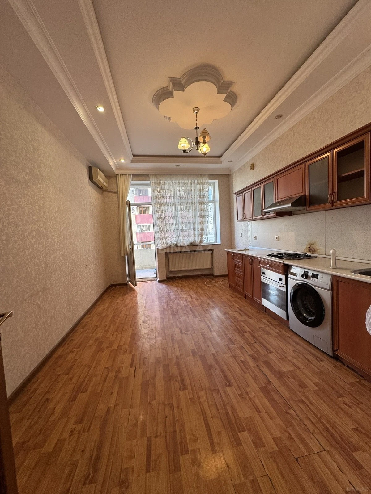 Satılır 4 otaqlı mənzil 178 m²