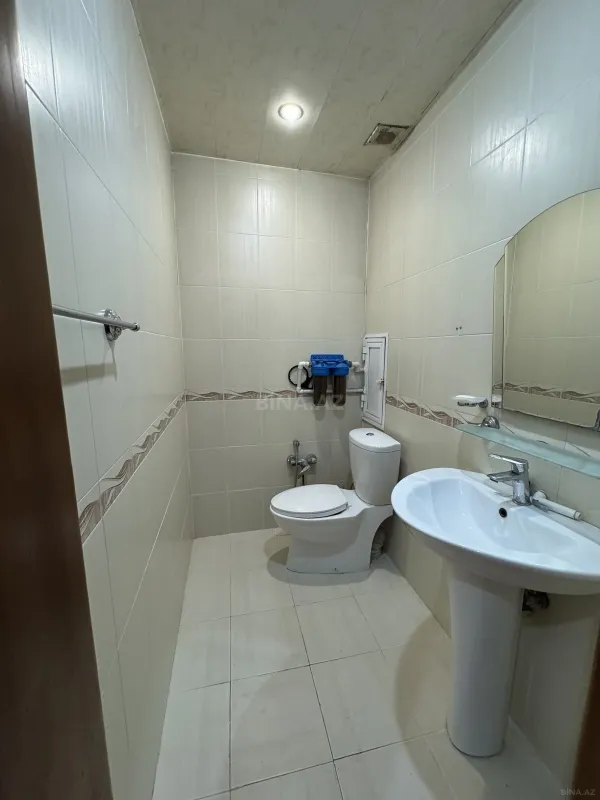 Satılır 4 otaqlı mənzil 178 m²