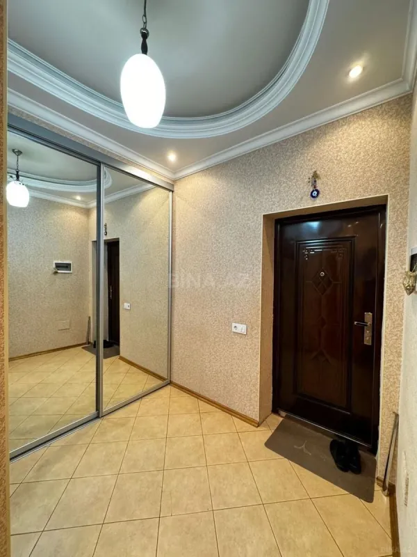 Satılır 3 otaqlı mənzil 118 m²