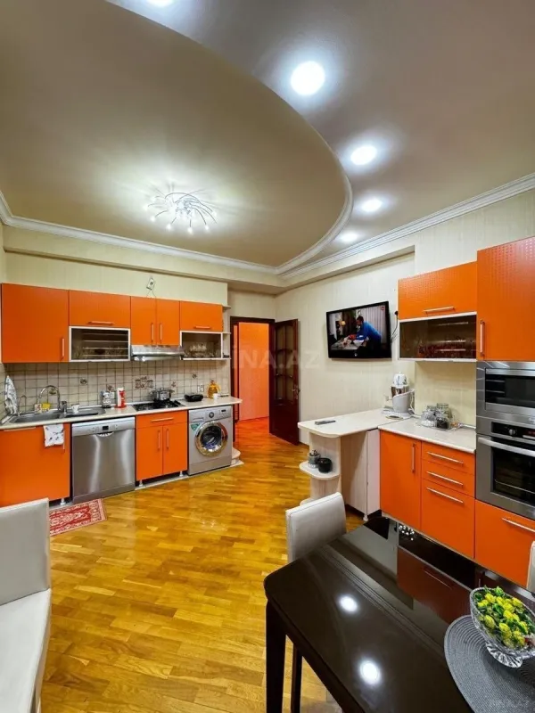 Satılır 3 otaqlı mənzil 118 m²