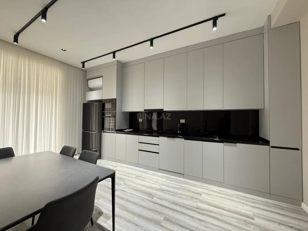 Satılır 2 otaqlı mənzil 82 m²