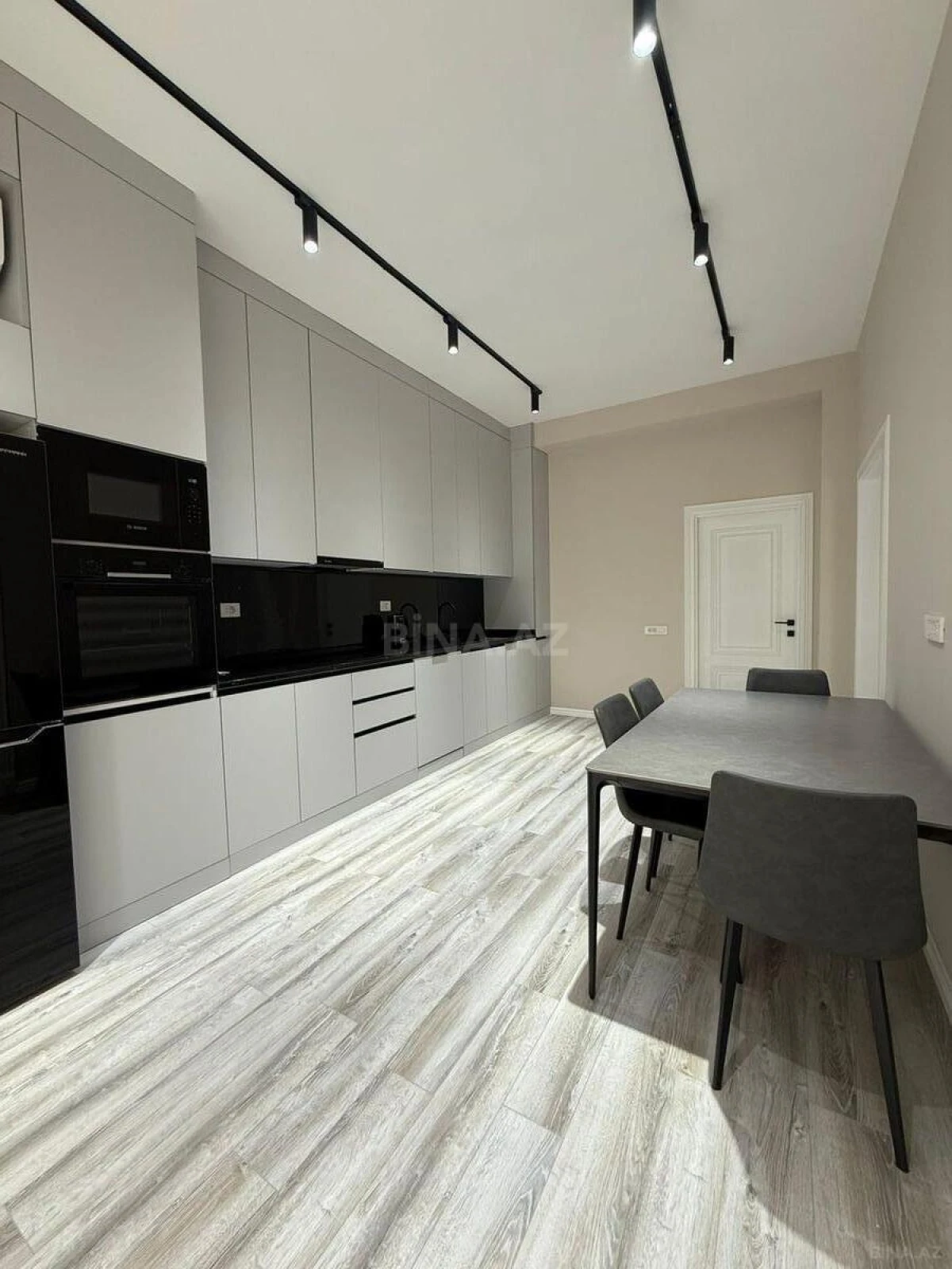 Satılır 2 otaqlı mənzil 82 m²