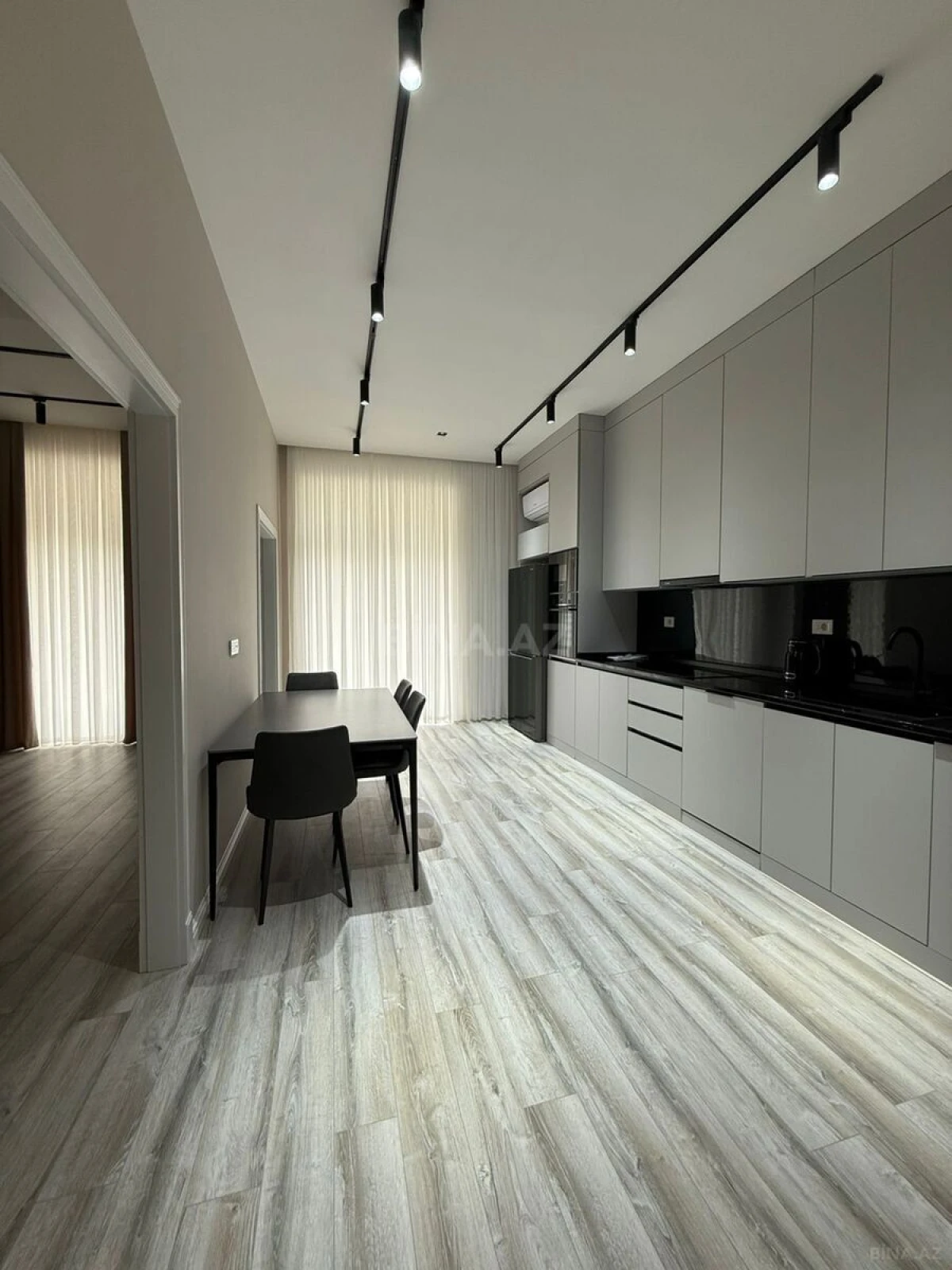 Satılır 2 otaqlı mənzil 82 m²