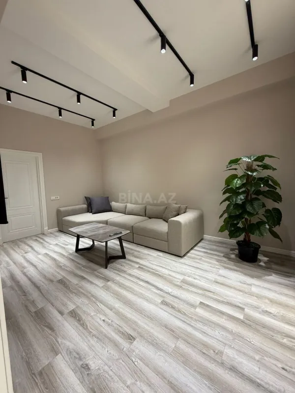 Satılır 2 otaqlı mənzil 82 m²