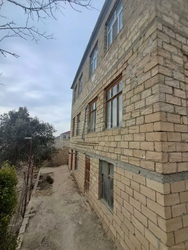 Satılır 5 otaqlı həyət evi 230 m²