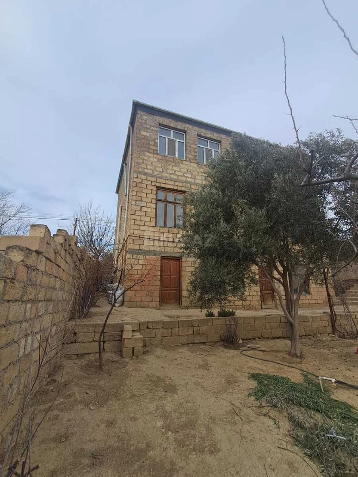 Satılır 5 otaqlı həyət evi 230 m²