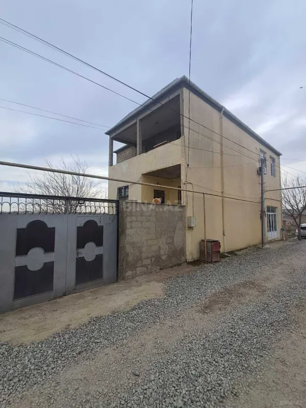 Satılır 5 otaqlı həyət evi 230 m²