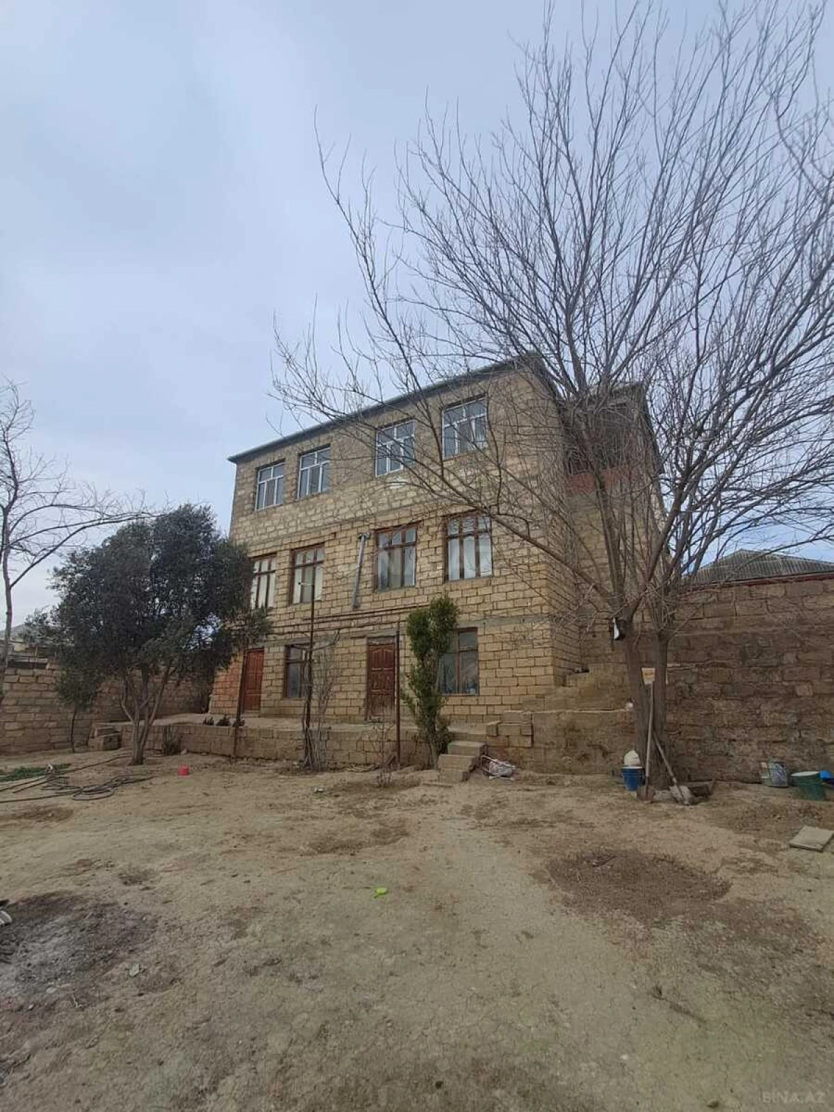 Satılır 5 otaqlı həyət evi 230 m²