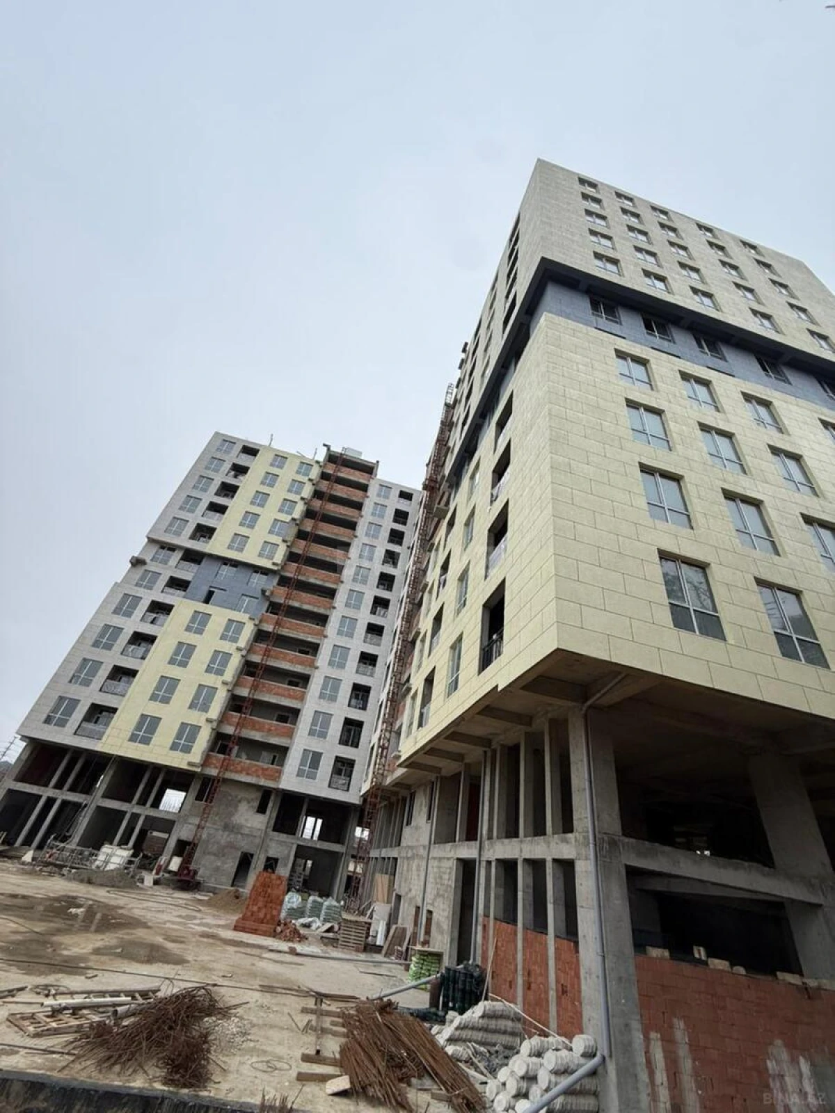 Satılır 4 otaqlı mənzil 139.2 m²