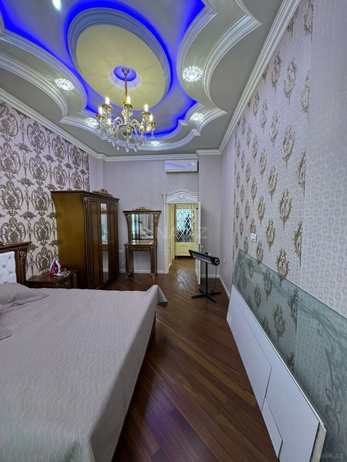 Satılır 4 otaqlı mənzil 145 m²