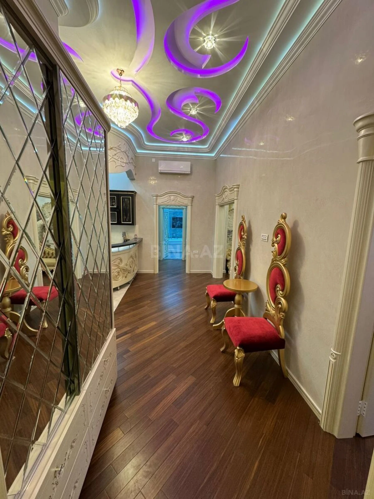 Satılır 4 otaqlı mənzil 145 m²