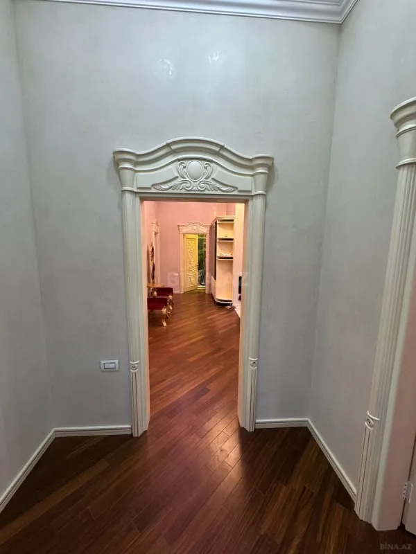 Satılır 4 otaqlı mənzil 145 m²