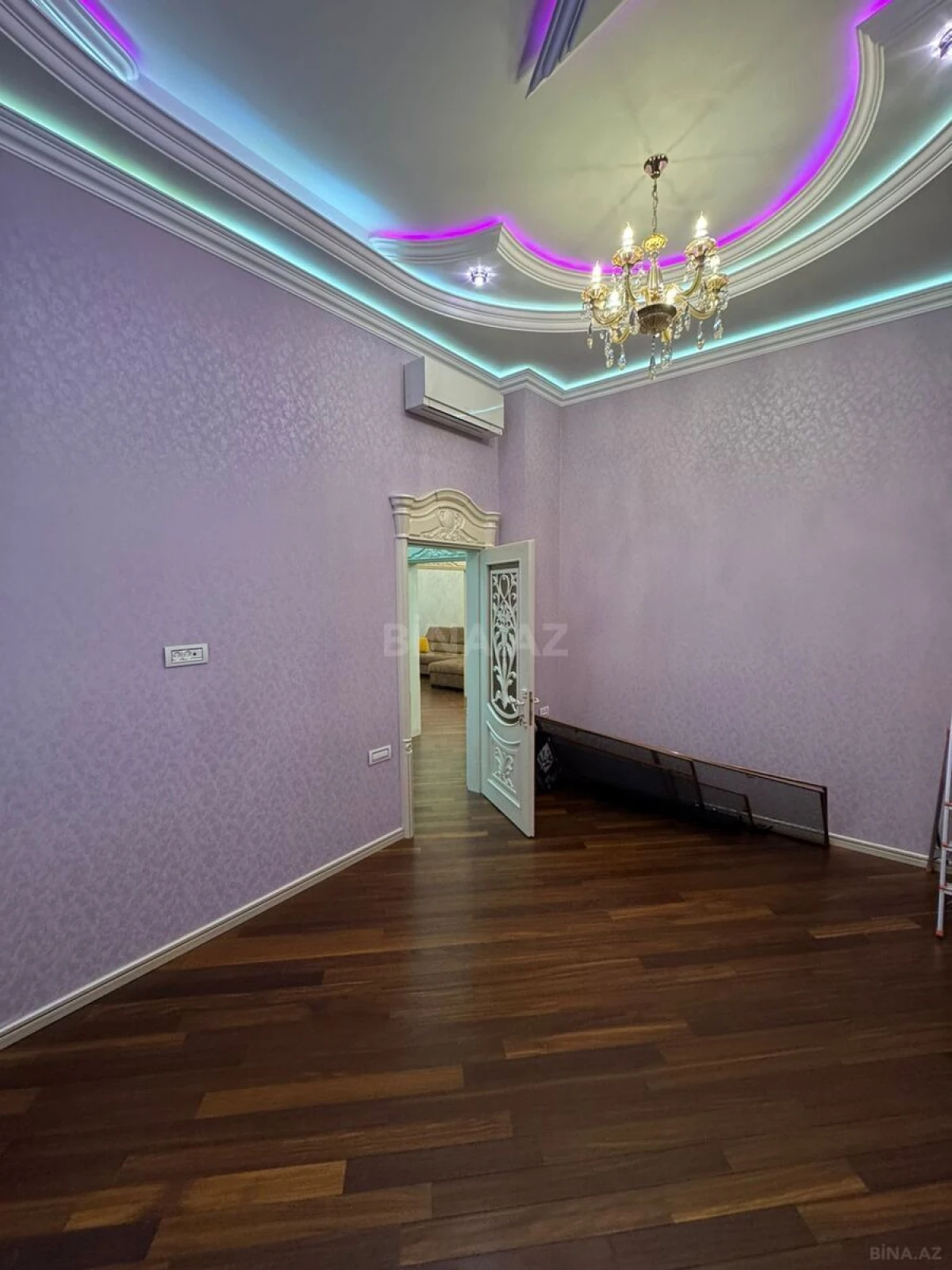 Satılır 4 otaqlı mənzil 145 m²