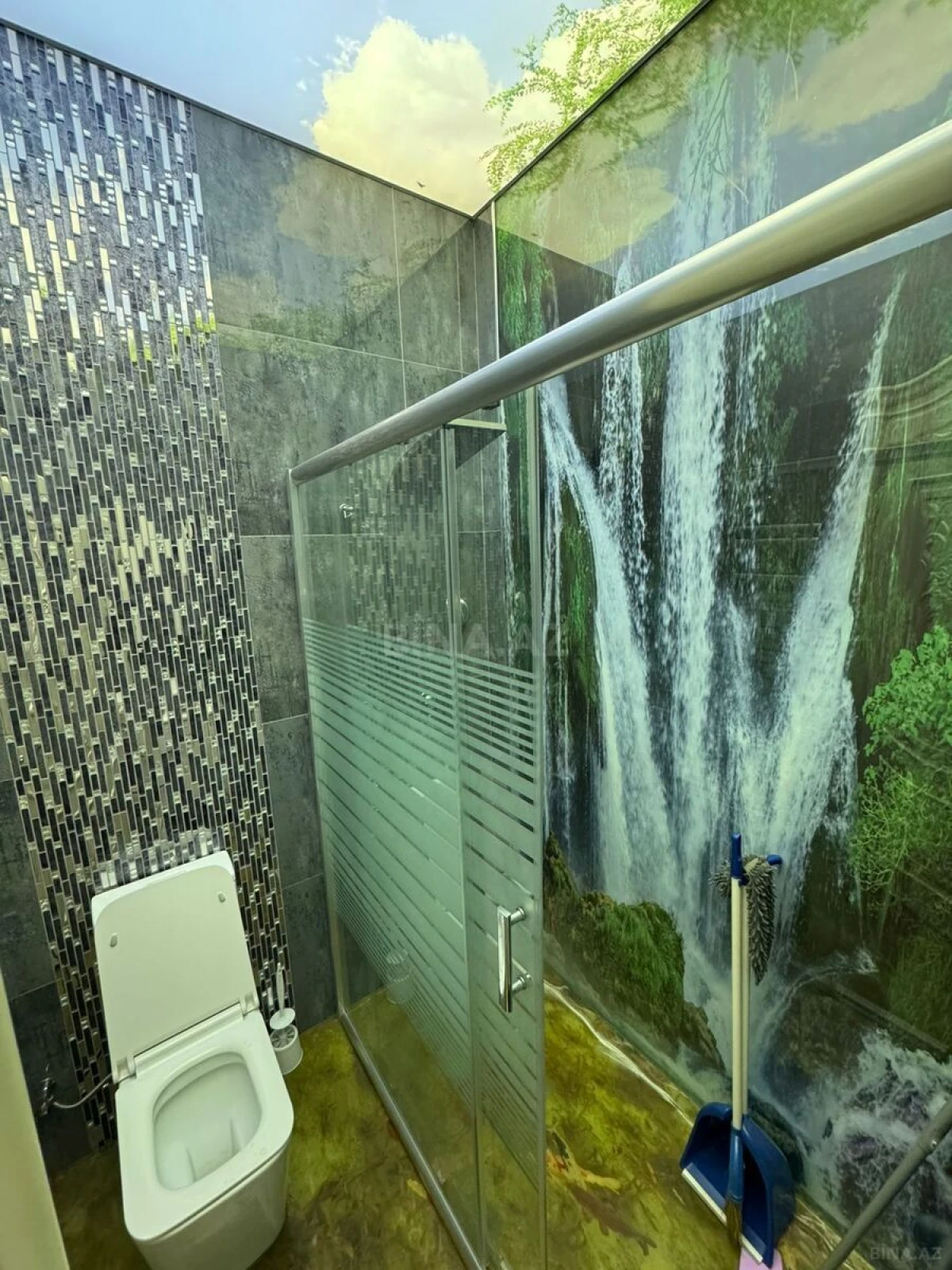 Satılır 4 otaqlı mənzil 145 m²