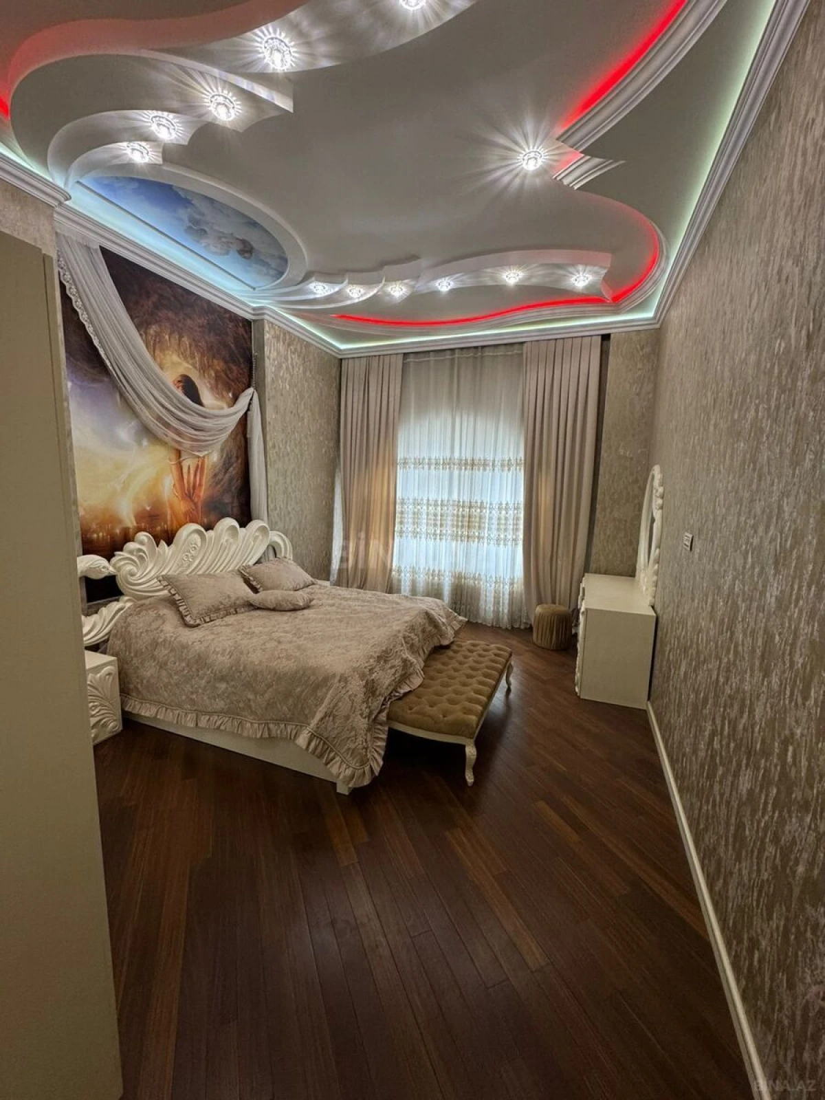 Satılır 4 otaqlı mənzil 145 m²