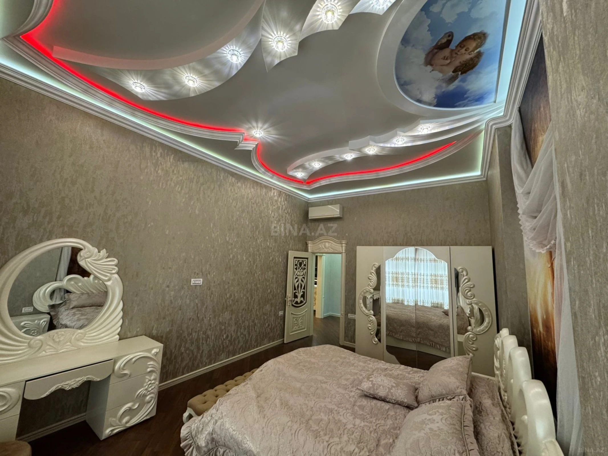 Satılır 4 otaqlı mənzil 145 m²