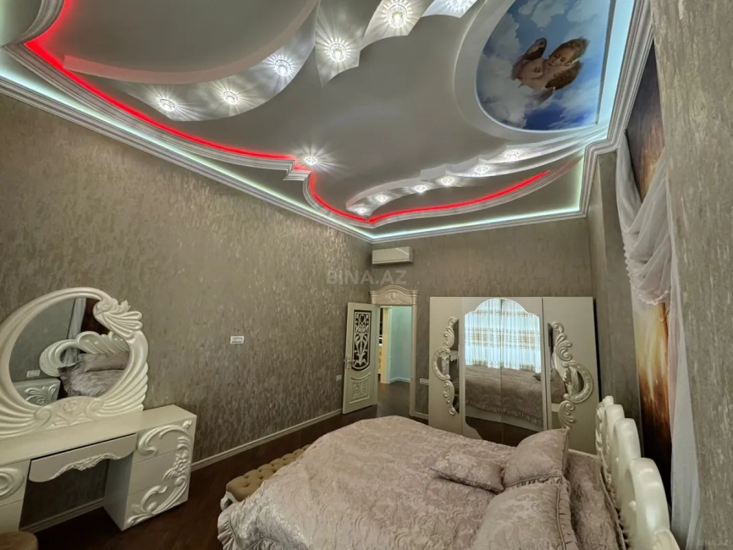 Satılır 4 otaqlı mənzil 145 m²