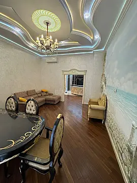 Satılır 4 otaqlı mənzil 145 m²