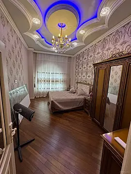 Satılır 4 otaqlı mənzil 145 m²